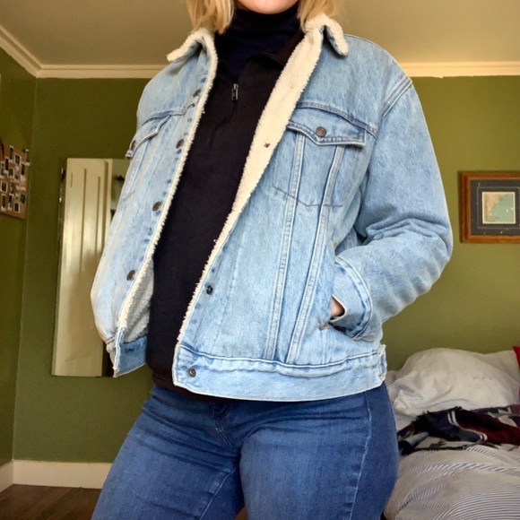 Levi's Jackets & Blazers - Levi’s Sherpa Women’s Jacket